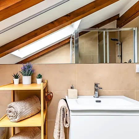 Πανσιόν Charming Barolo Wine Loft